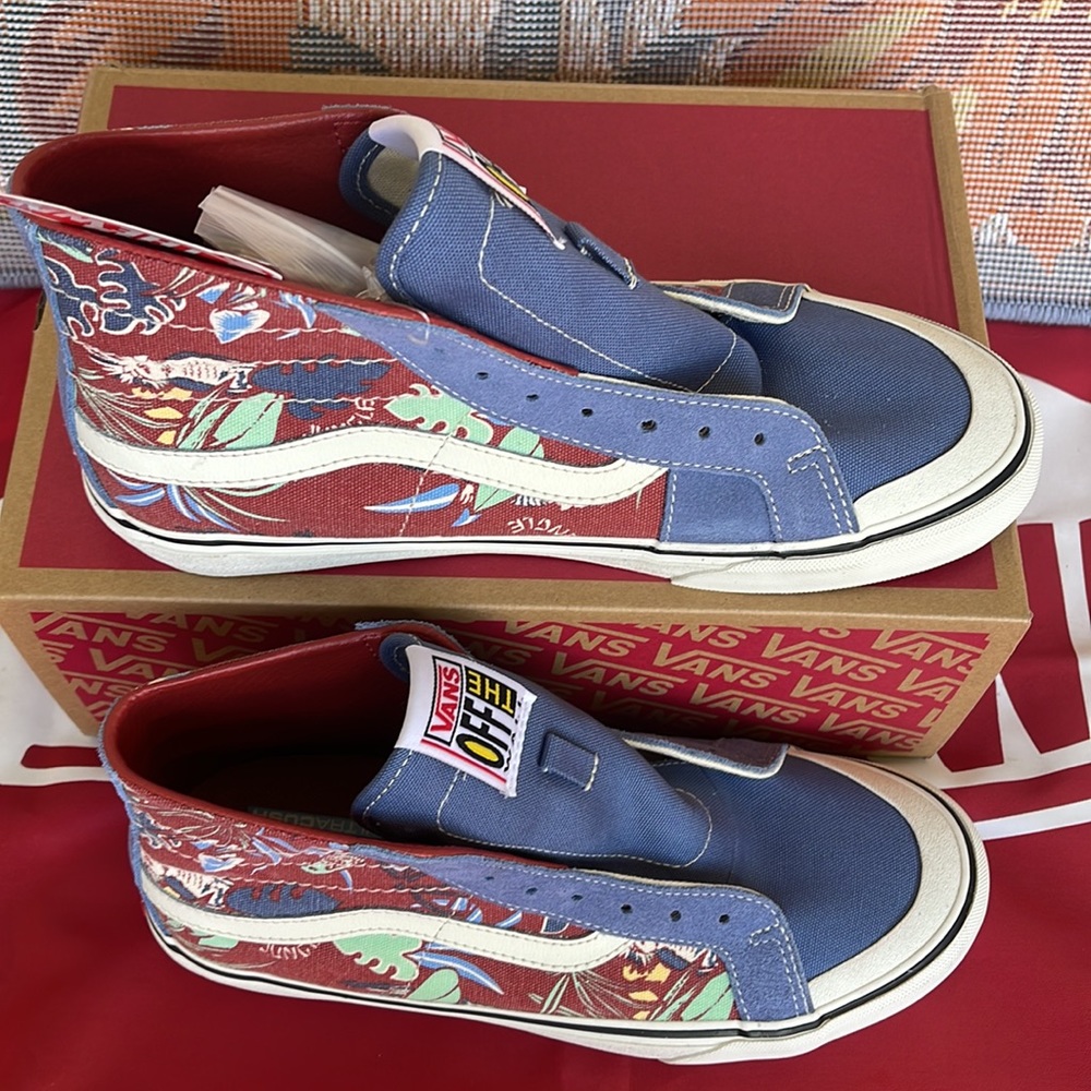 Vans Sk8-Hi 138 Dec
(Hawanjng|)Mnlghtblmshmlw
VNOA4BX2B6R
Men’s sneakers - Picture 4 of 16